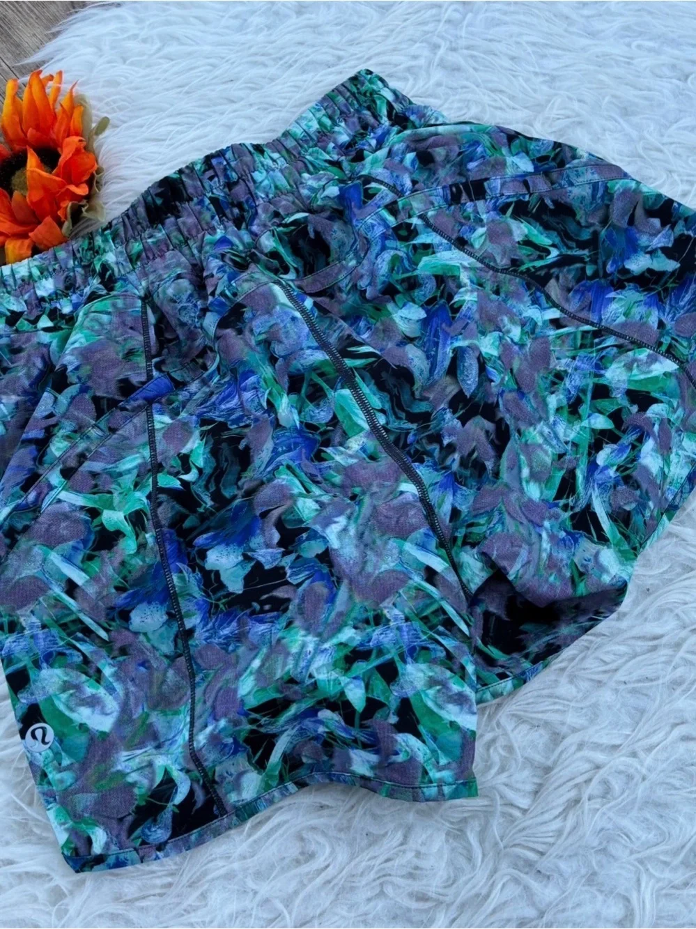 🌺Like new LULULEMON track that Midrise shorts 5”🌺